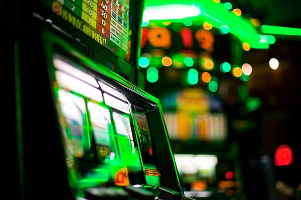 Gem Saviour live blackjack table with dealer on mobile phone screen